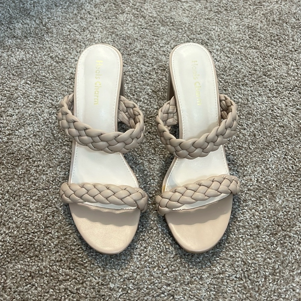 Amazon Heels Charm - 9